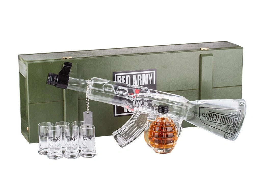 Army AK-47 Vodka 40% Vol. 1l in Holzkiste with Kraeuterlikoer Granate 0,2l and 6 Shotglaesern